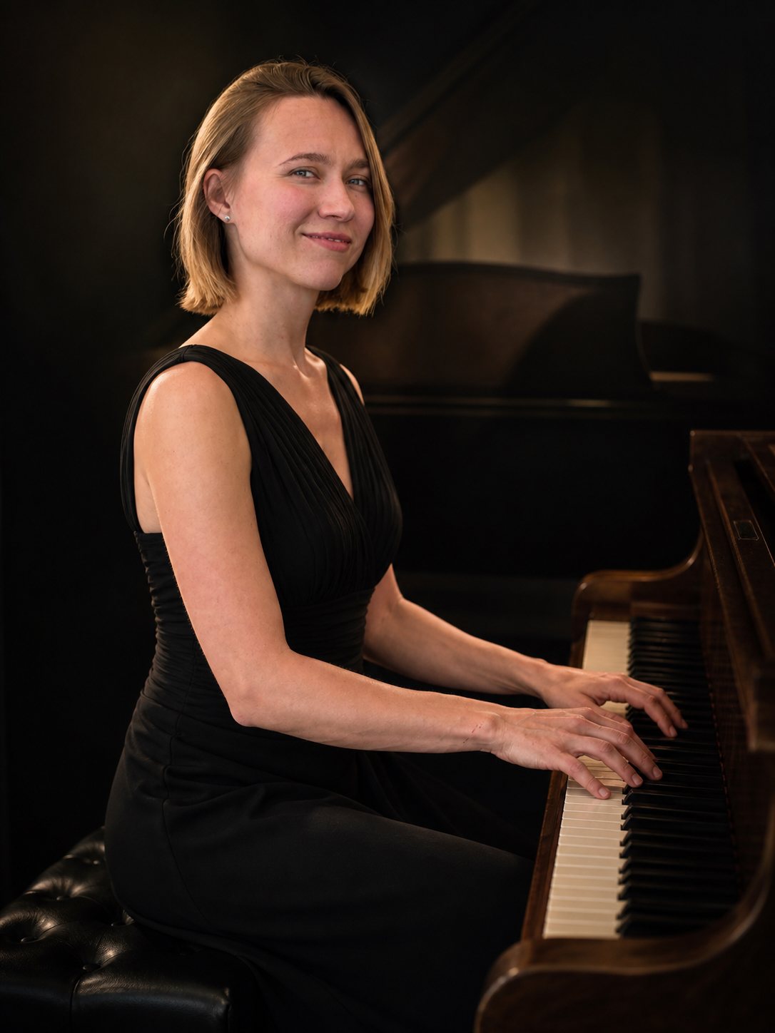 Dina Pysarenko performing